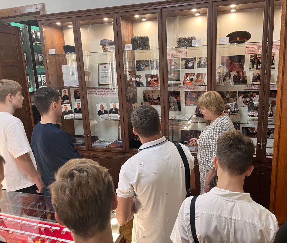 В Министерстве внутренних дел по Республике Крым состоялась экскурсия по действующей экспозиции В Министерстве внутренних дел по Республике Крым состоялась экскурсия по действующей экспозиции