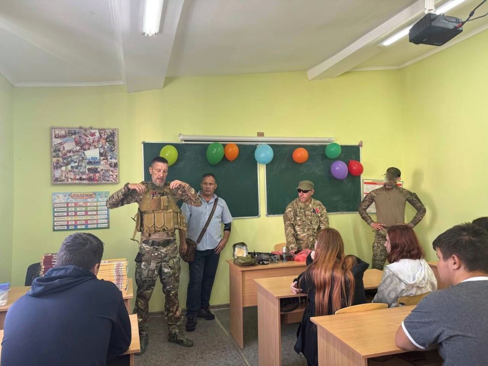 В Судакском филиале Романовского колледжа прошел "Урок Мужества" с участием военнослужащих СВО В Судакском филиале Романовского колледжа прошел "Урок Мужества" с участием военнослужащих СВО