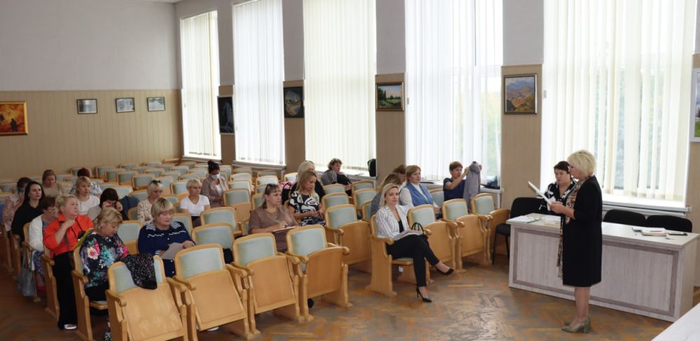 В администрации Симферопольского района состоялось инструктивно-методическое совещание заведующих муниципальных бюджетных дошкольных образовательных учреждений по теме «Актуальные вопросы административной работы руководителя ДОУ» В администрации Симферопольского района состоялось инструктивно-методическое совещание заведующих муниципальных бюджетных дошкольных образовательных учреждений по теме «Актуальные вопросы административной работы руководителя ДОУ»