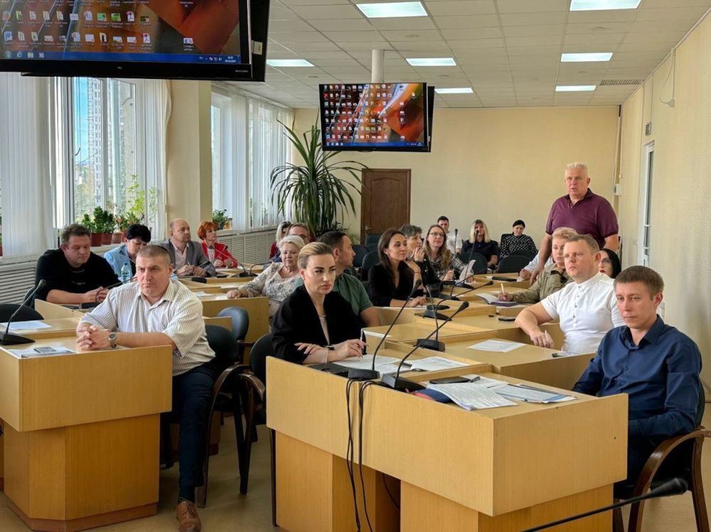 Олег Егоров принял участие в рабочем совещании с представителями предприятий легкой промышленности Олег Егоров принял участие в рабочем совещании с представителями предприятий легкой промышленности