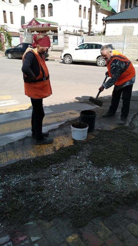 Галина Огнёва: Дорогие алуштинцы!. Коммунальные службы города активно работают, чтобы ликвидировать последствия обильных осадков и ветра, произошедших в ночь с 12 по 13 октября Галина Огнёва: Дорогие алуштинцы!. Коммунальные службы города активно работают, чтобы ликвидировать последствия обильных осадков и ветра, произошедших в ночь с 12 по 13 октября
