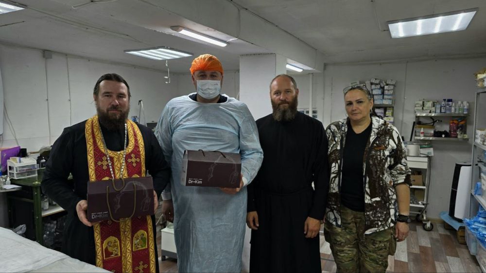 Священнослужители Крымской митрополии вернулись из очередной поездки в зону СВО — доставили гуманитарный груз в разные подразделения и в полевой госпиталь, совершили божественные литургии, молебны и панихиды, исповедали и причастили военных и медиков Священнослужители Крымской митрополии вернулись из очередной поездки в зону СВО — доставили гуманитарный груз в разные подразделения и в полевой госпиталь, совершили божественные литургии, молебны и панихиды, исповедали и причастили военных и медиков