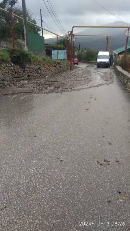 Галина Огнёва: Дорогие алуштинцы!. Коммунальные службы города активно работают, чтобы ликвидировать последствия обильных осадков и ветра, произошедших в ночь с 12 по 13 октября Галина Огнёва: Дорогие алуштинцы!. Коммунальные службы города активно работают, чтобы ликвидировать последствия обильных осадков и ветра, произошедших в ночь с 12 по 13 октября