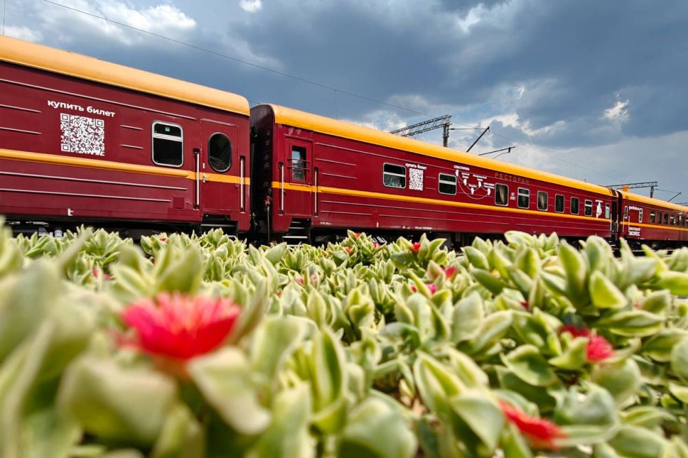 Больше трёх миллионов пассажиров перевезли за курортный сезон поезда «Таврия» и «Гранд Экспресс» Больше трёх миллионов пассажиров перевезли за курортный сезон поезда «Таврия» и «Гранд Экспресс»