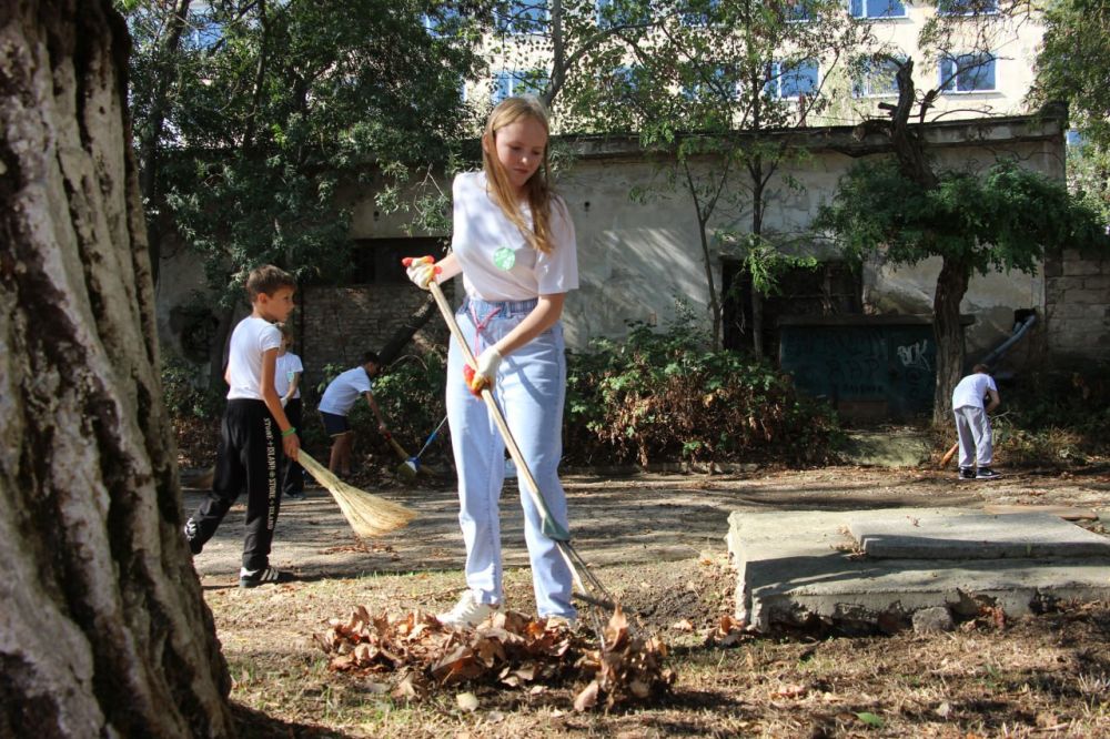 #дети_и_образование. Экологическая акция «Кто, если не мы!» прошла в школах города. По инициативе школьного самоуправления... #дети_и_образование. Экологическая акция «Кто, если не мы!» прошла в школах города. По инициативе школьного самоуправления...