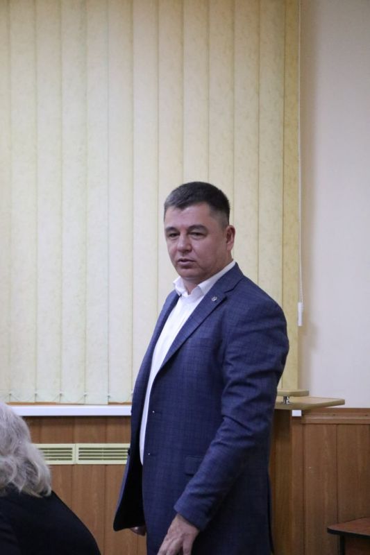 Ольга Урайкина: Совместно с главой администрации Бахчисарайского района Анжеликой Ястребовой в малом зале администрации района провели аппаратное совещание с главами поселений Ольга Урайкина: Совместно с главой администрации Бахчисарайского района Анжеликой Ястребовой в малом зале администрации района провели аппаратное совещание с главами поселений
