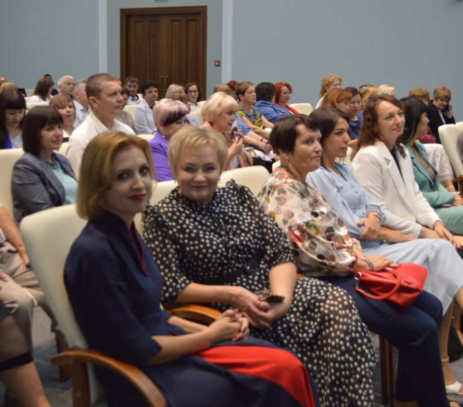#городские_новости. Учительница из Керчи награждена государственной наградой Постановлением Президиума Государственного... #городские_новости. Учительница из Керчи награждена государственной наградой Постановлением Президиума Государственного...