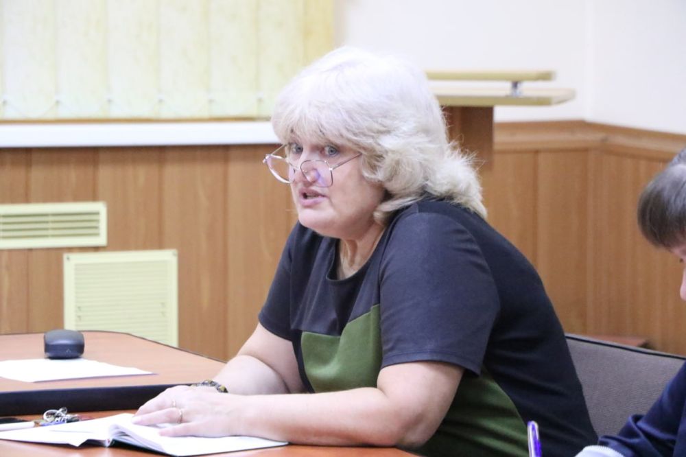 Ольга Урайкина: Совместно с главой администрации Бахчисарайского района Анжеликой Ястребовой в малом зале администрации района провели аппаратное совещание с главами поселений Ольга Урайкина: Совместно с главой администрации Бахчисарайского района Анжеликой Ястребовой в малом зале администрации района провели аппаратное совещание с главами поселений