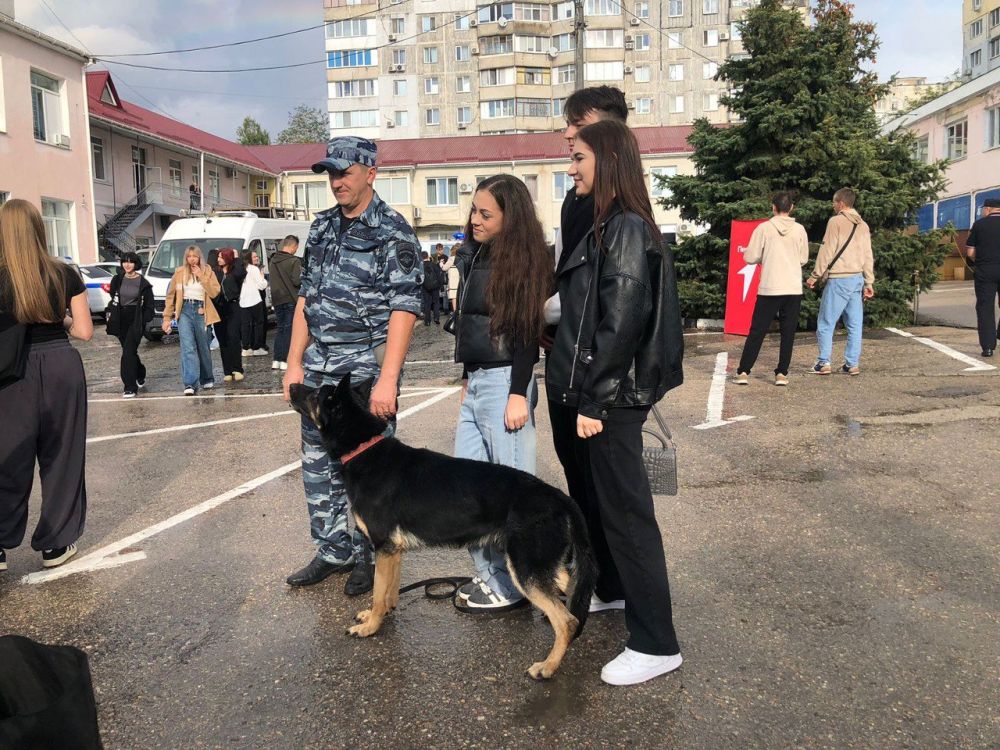 В УМВД России по городу Симферополю прошел «День открытых дверей» В УМВД России по городу Симферополю прошел «День открытых дверей»