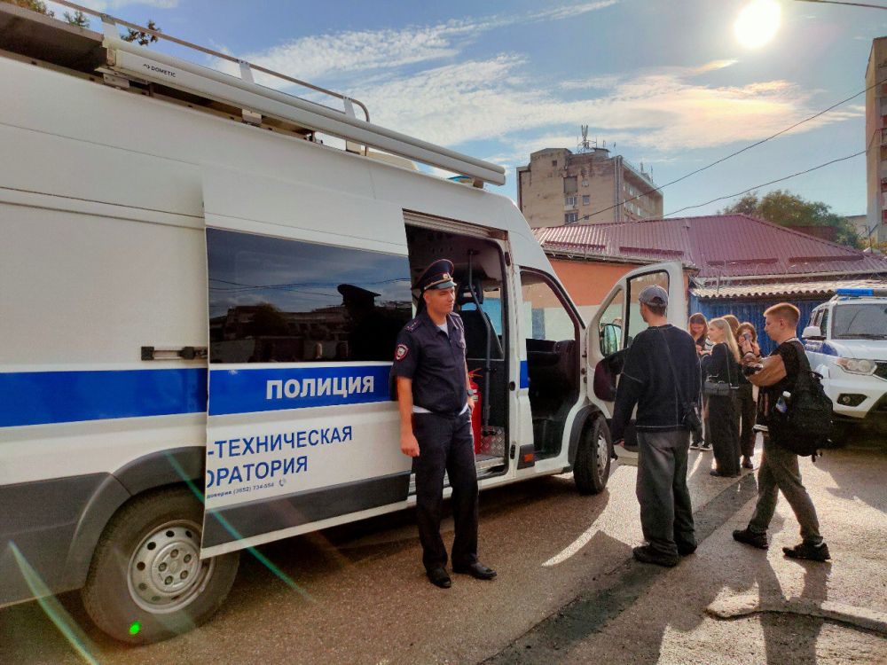 В УМВД России по городу Симферополю прошел «День открытых дверей» В УМВД России по городу Симферополю прошел «День открытых дверей»