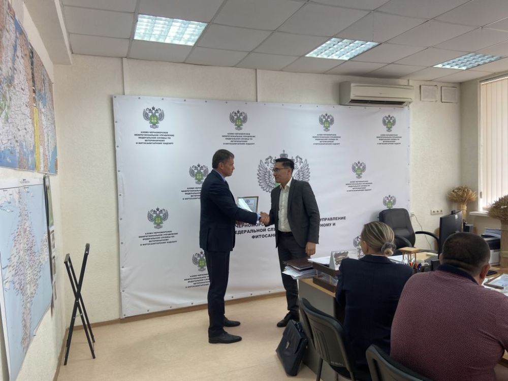 Олег Егоров поздравил с профессиональным праздником сотрудников Азово-Черноморского межрегионального управления Россельхозназдора Олег Егоров поздравил с профессиональным праздником сотрудников Азово-Черноморского межрегионального управления Россельхозназдора