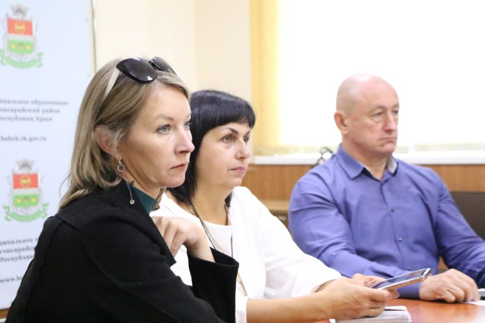 Ольга Урайкина: Совместно с главой администрации Бахчисарайского района Анжеликой Ястребовой в малом зале администрации района провели аппаратное совещание с главами поселений Ольга Урайкина: Совместно с главой администрации Бахчисарайского района Анжеликой Ястребовой в малом зале администрации района провели аппаратное совещание с главами поселений