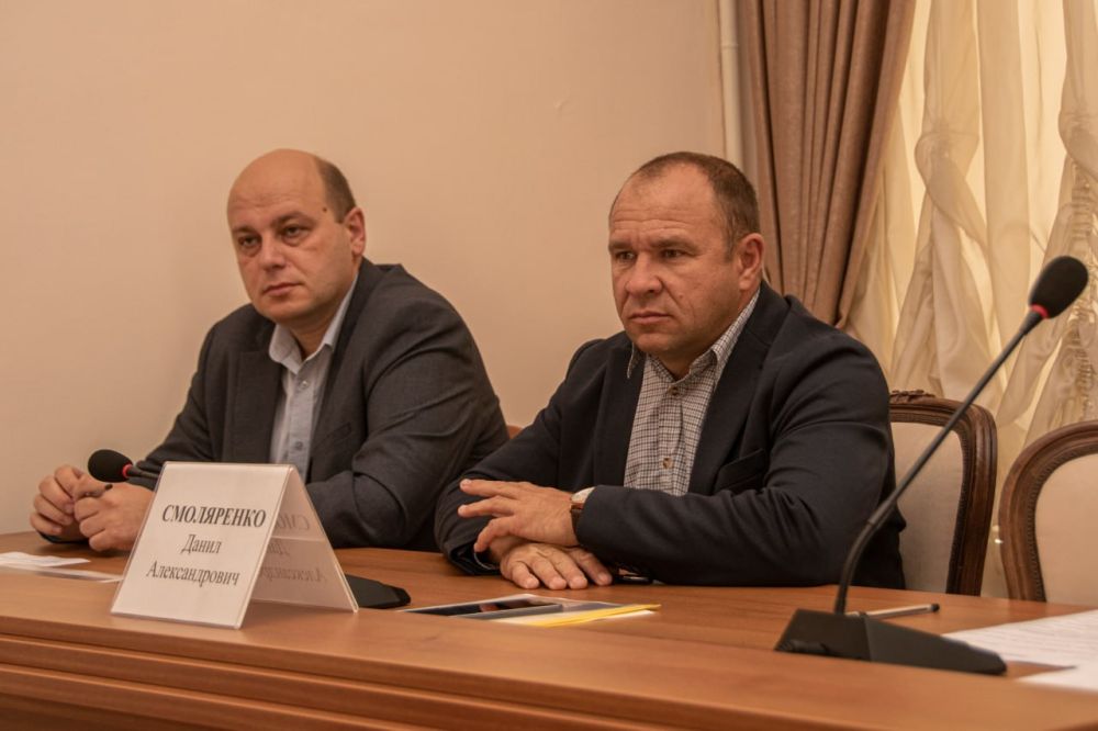 В Симферополе состоялось оперативно-хозяйственное совещание, в ходе которого руководители структурных подразделений отчитались о проделанной работе В Симферополе состоялось оперативно-хозяйственное совещание, в ходе которого руководители структурных подразделений отчитались о проделанной работе