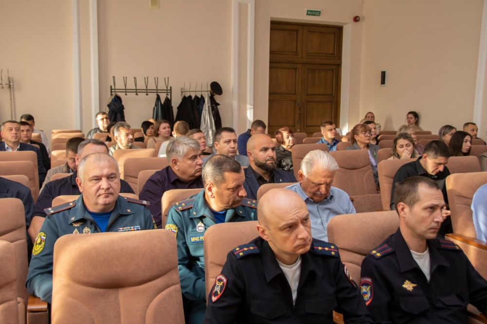 В Симферополе состоялось оперативно-хозяйственное совещание, в ходе которого руководители структурных подразделений отчитались о проделанной работе В Симферополе состоялось оперативно-хозяйственное совещание, в ходе которого руководители структурных подразделений отчитались о проделанной работе