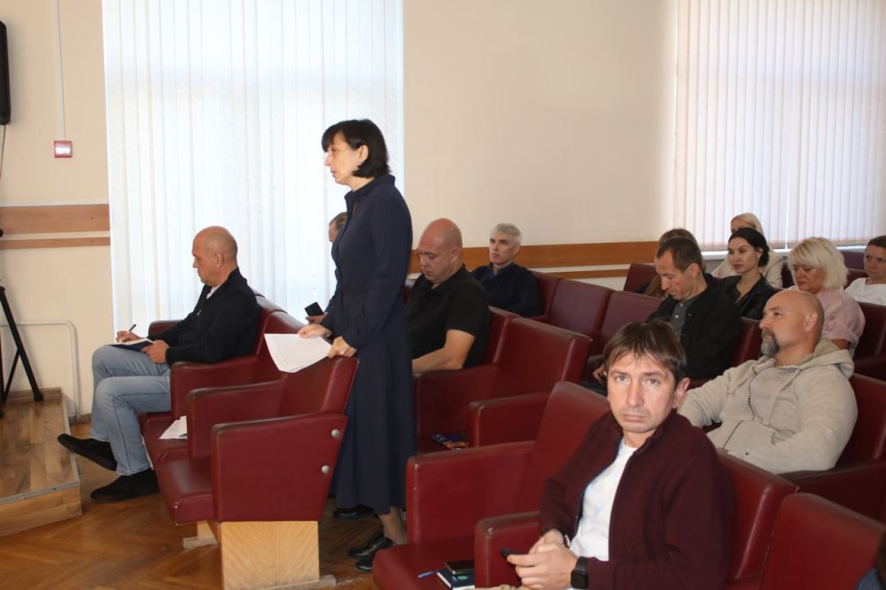 Игорь Ткаченко: Третья рабочая неделя октября началась с аппаратного совещания с руководителями отраслевых органов Администрации города Игорь Ткаченко: Третья рабочая неделя октября началась с аппаратного совещания с руководителями отраслевых органов Администрации города