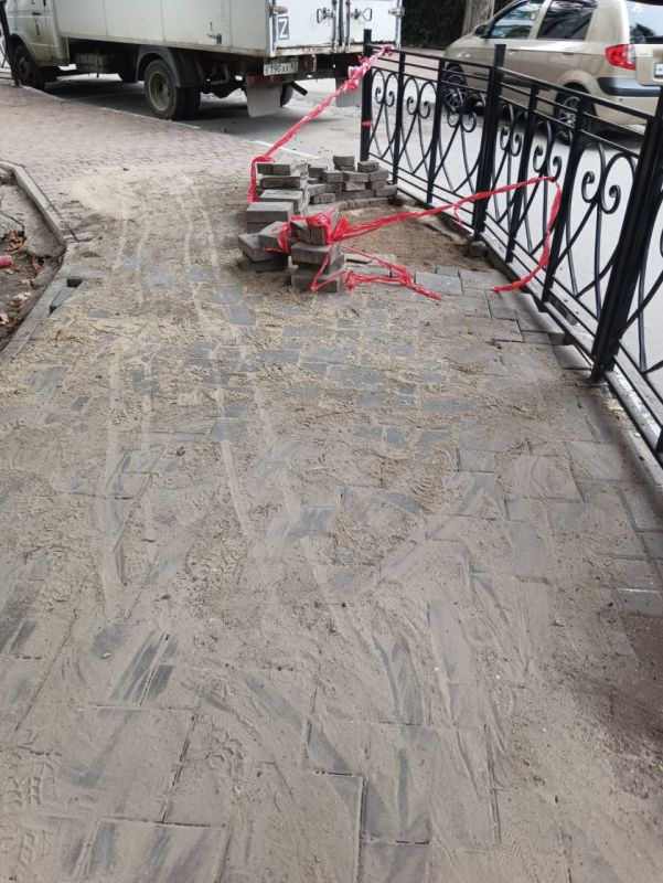 В районе шестой школы восстановили тротуар В районе шестой школы восстановили тротуар