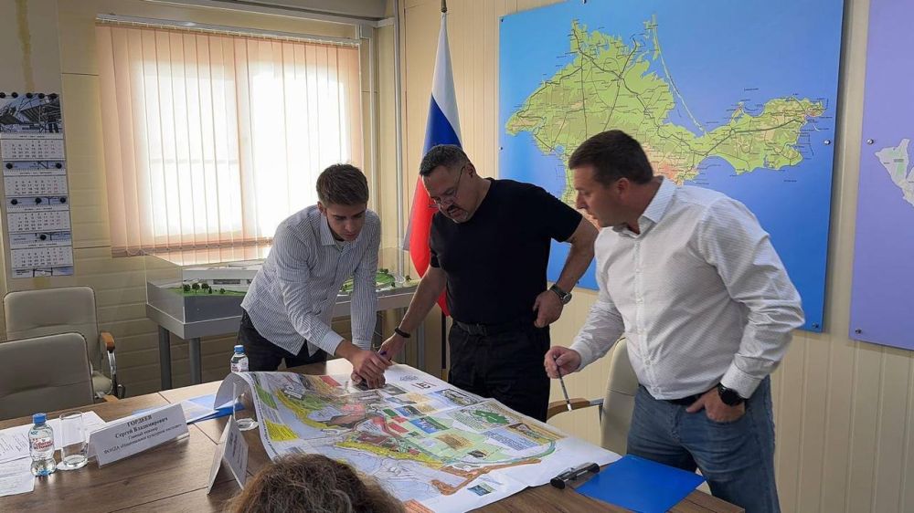 Заместитель руководителя Казначейства России Александр Демидов посетил объекты строительства театрально-образовательного и музейного комплексов, находящиеся на расширенном казначейском сопровождении, в городе-герое Севастополе Заместитель руководителя Казначейства России Александр Демидов посетил объекты строительства театрально-образовательного и музейного комплексов, находящиеся на расширенном казначейском сопровождении, в городе-герое Севастополе