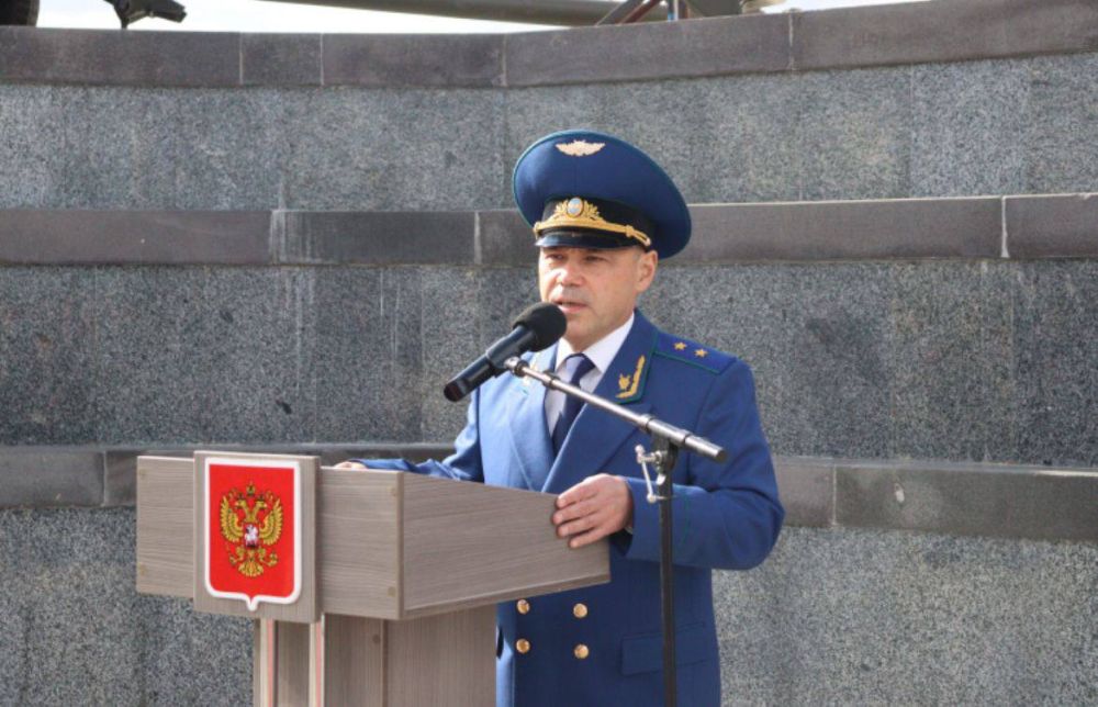 Сегодня, 15 октября 2024 года, у Обелиска Славы на горе Митридат в городе Керчи состоялось торжественное принятие Присяги прокурора молодыми специалистами прокуратуры республики Сегодня, 15 октября 2024 года, у Обелиска Славы на горе Митридат в городе Керчи состоялось торжественное принятие Присяги прокурора молодыми специалистами прокуратуры республики