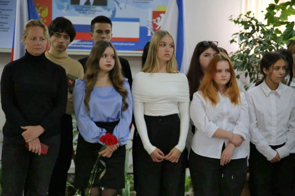 В Бахчисарайском колледже открыли мемориальный стенд памяти бойцам СВО В Бахчисарайском колледже открыли мемориальный стенд памяти бойцам СВО