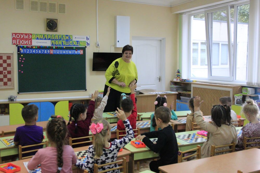 В крымской столице реализуется проект «Шахматы в детском саду» В крымской столице реализуется проект «Шахматы в детском саду»