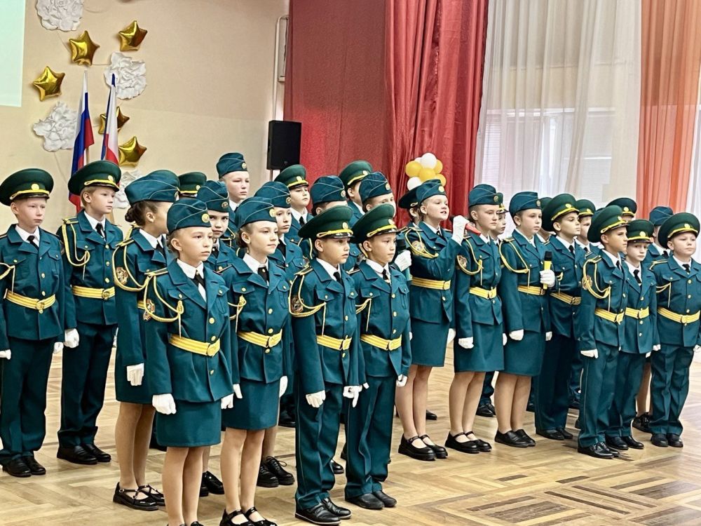 14 октября состоялось торжественное посвящение в кадеты обучающихся 5 "К" класса МБОУ «Школа-гимназия № 10 им. Э. К. Покровского» города Симферополя 14 октября состоялось торжественное посвящение в кадеты обучающихся 5 "К" класса МБОУ «Школа-гимназия № 10 им. Э. К. Покровского» города Симферополя