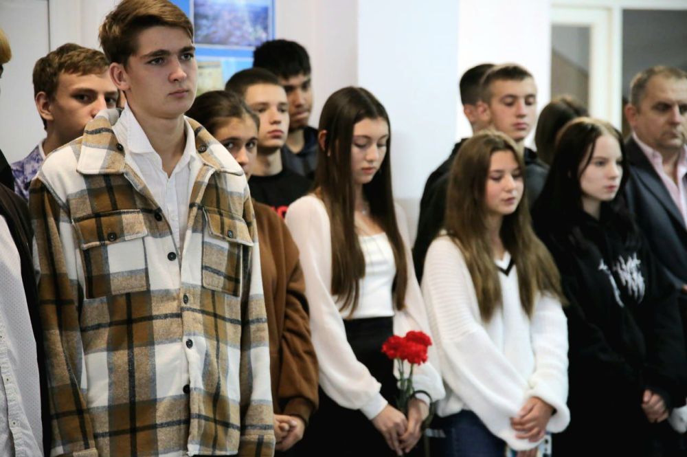 В Бахчисарайском колледже открыли мемориальный стенд памяти бойцам СВО В Бахчисарайском колледже открыли мемориальный стенд памяти бойцам СВО