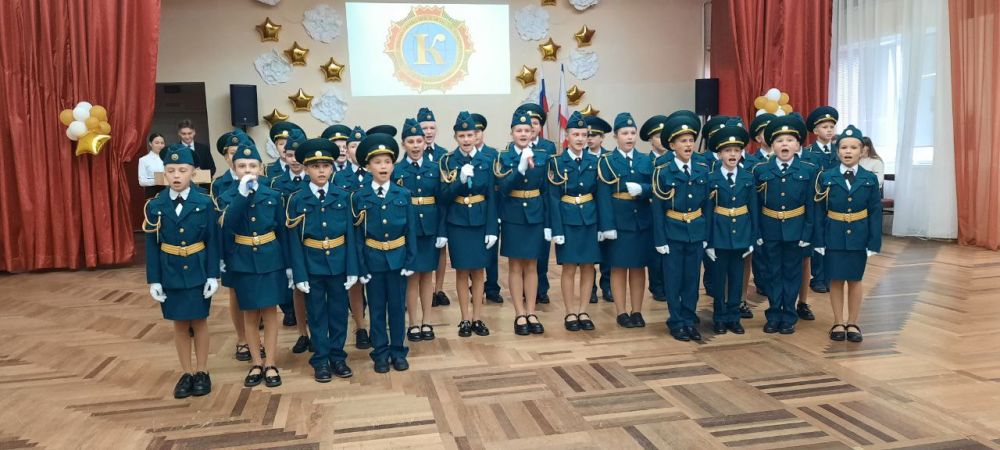 14 октября состоялось торжественное посвящение в кадеты обучающихся 5 "К" класса МБОУ «Школа-гимназия № 10 им. Э. К. Покровского» города Симферополя 14 октября состоялось торжественное посвящение в кадеты обучающихся 5 "К" класса МБОУ «Школа-гимназия № 10 им. Э. К. Покровского» города Симферополя