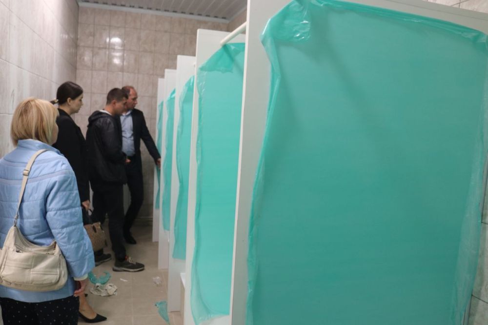Владислав Хаджиев: В Каменоломненской средней школе продолжаются работы по установке по установке модульного комплексного... Владислав Хаджиев: В Каменоломненской средней школе продолжаются работы по установке по установке модульного комплексного...