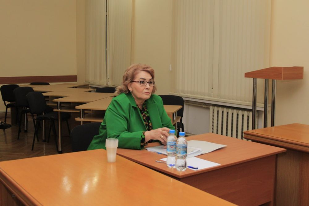 Глава администрации Симферополя Михаил Афанасьев провёл личный приём граждан, в ходе которого к нему обратились восемь симферопольцев Глава администрации Симферополя Михаил Афанасьев провёл личный приём граждан, в ходе которого к нему обратились восемь симферопольцев