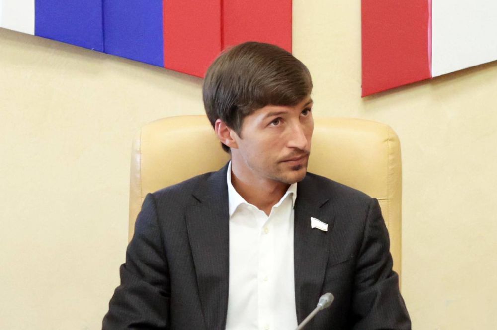 Тема формирования и укрепления российской идентичности была рассмотрена в ходе заседания круглого стола под председательством главы Комитета по информационной политике, информационным технологиям и связи Ивана Манучарова Тема формирования и укрепления российской идентичности была рассмотрена в ходе заседания круглого стола под председательством главы Комитета по информационной политике, информационным технологиям и связи Ивана Манучарова