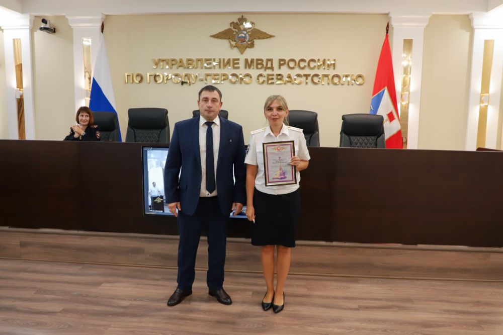 Начальник УМВД России по г. Севастополю полковник полиции Сергей Сигунов вручил ведомственные награды сотрудникам подразделений дознания Начальник УМВД России по г. Севастополю полковник полиции Сергей Сигунов вручил ведомственные награды сотрудникам подразделений дознания