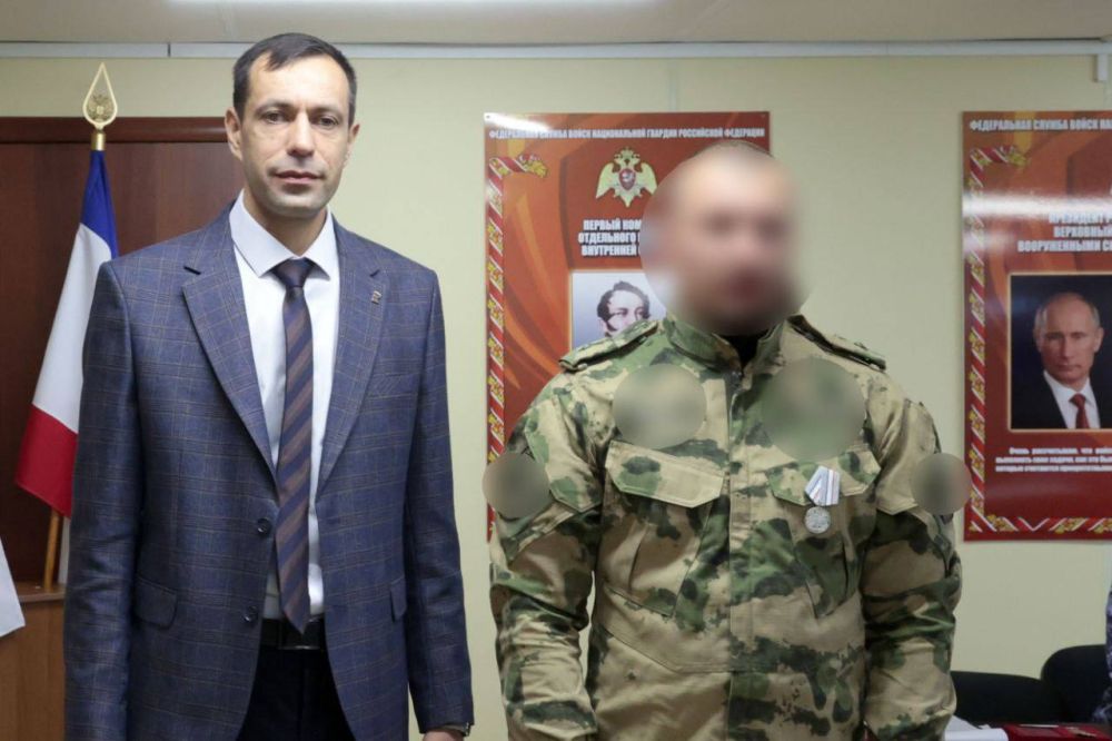 В Крыму наградили личный состав ОМОН «Беркут» выполняющий служебно-боевые задачи в зоне проведения специальной военной операции В Крыму наградили личный состав ОМОН «Беркут» выполняющий служебно-боевые задачи в зоне проведения специальной военной операции