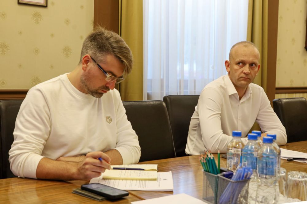 Юрий Гоцанюк: На совещании по проблемным вопросам реализации нацпроектов рассмотрели ряд программ, таких как «Туризм и индустрия гостеприимства», «Безопасные качественные дороги» и «Образование», по которым необходимо повысить темп и динамику работ Юрий Гоцанюк: На совещании по проблемным вопросам реализации нацпроектов рассмотрели ряд программ, таких как «Туризм и индустрия гостеприимства», «Безопасные качественные дороги» и «Образование», по которым необходимо повысить темп и динамику работ