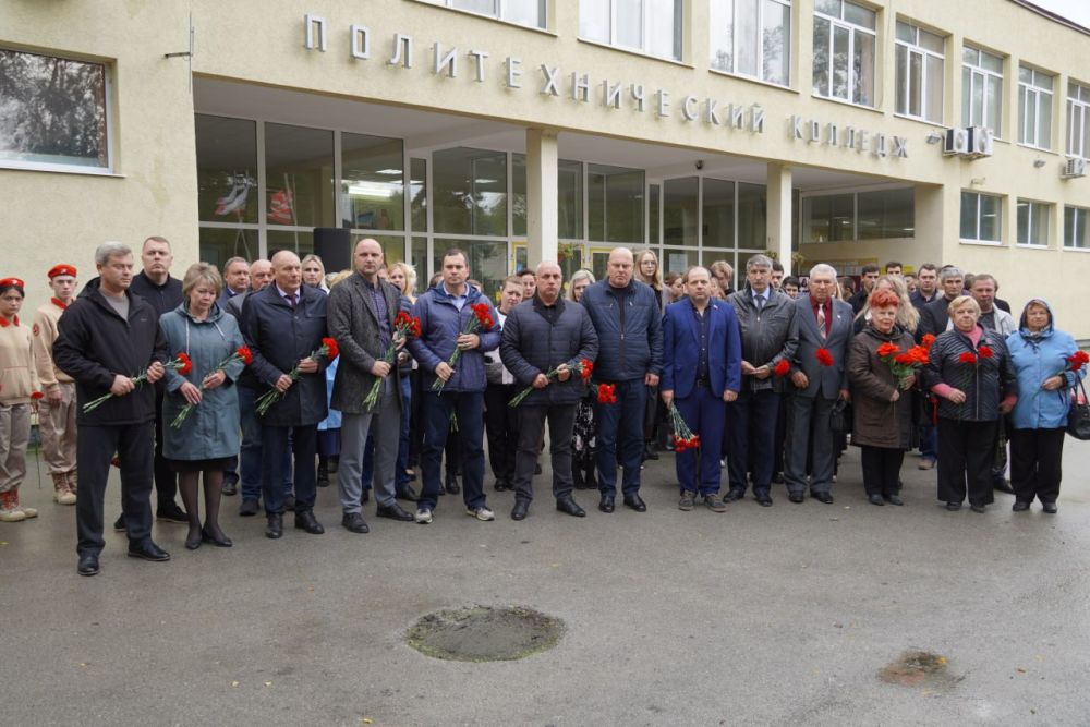 #память. 6 лет… День 17 октября 2018 года вписан в историю Керчи страшной трагедией в политехническом колледже, тяжелой... #память. 6 лет… День 17 октября 2018 года вписан в историю Керчи страшной трагедией в политехническом колледже, тяжелой...