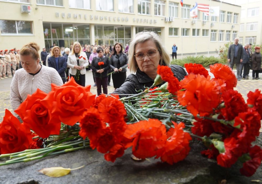 #память. 6 лет… День 17 октября 2018 года вписан в историю Керчи страшной трагедией в политехническом колледже, тяжелой... #память. 6 лет… День 17 октября 2018 года вписан в историю Керчи страшной трагедией в политехническом колледже, тяжелой...