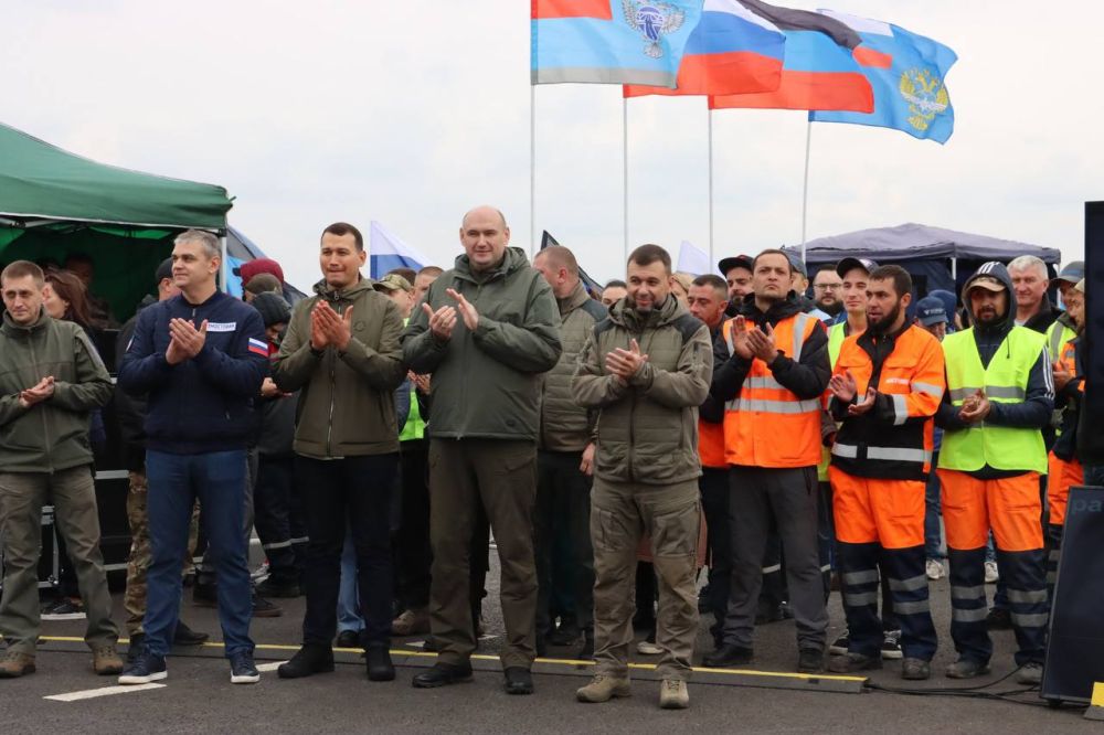 Отремонтирован 10-ти километровый участок трассы Р-280 «Новороссия» от границы с Ростовской областью до города Новоазовск Отремонтирован 10-ти километровый участок трассы Р-280 «Новороссия» от границы с Ростовской областью до города Новоазовск