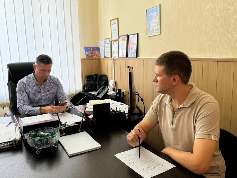Александр Дудинов провел прием граждан по личным вопросам Александр Дудинов провел прием граждан по личным вопросам