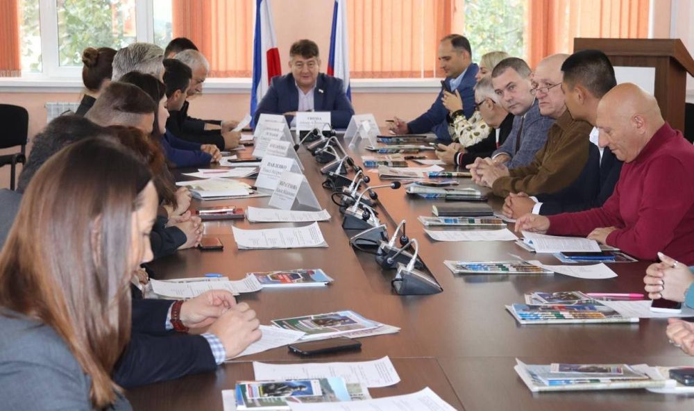 В Государственном комитете по делам межнациональных отношений Республики Крым состоялась рабочая встреча с руководителями и членами национально-культурных объединений В Государственном комитете по делам межнациональных отношений Республики Крым состоялась рабочая встреча с руководителями и членами национально-культурных объединений