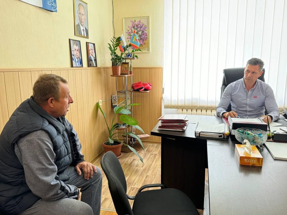 Александр Дудинов провел прием граждан по личным вопросам Александр Дудинов провел прием граждан по личным вопросам