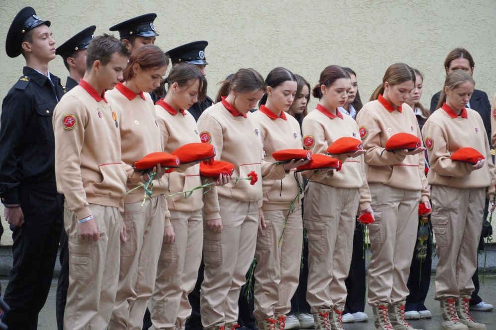 #память. 6 лет… День 17 октября 2018 года вписан в историю Керчи страшной трагедией в политехническом колледже, тяжелой... #память. 6 лет… День 17 октября 2018 года вписан в историю Керчи страшной трагедией в политехническом колледже, тяжелой...