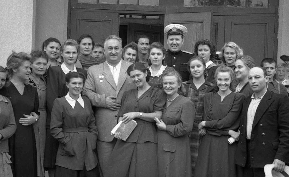 Архивная служба Севастополя делится уникальными кадрами 1954 года, на которых запечатлен композитор Вано Мурадели Архивная служба Севастополя делится уникальными кадрами 1954 года, на которых запечатлен композитор Вано Мурадели