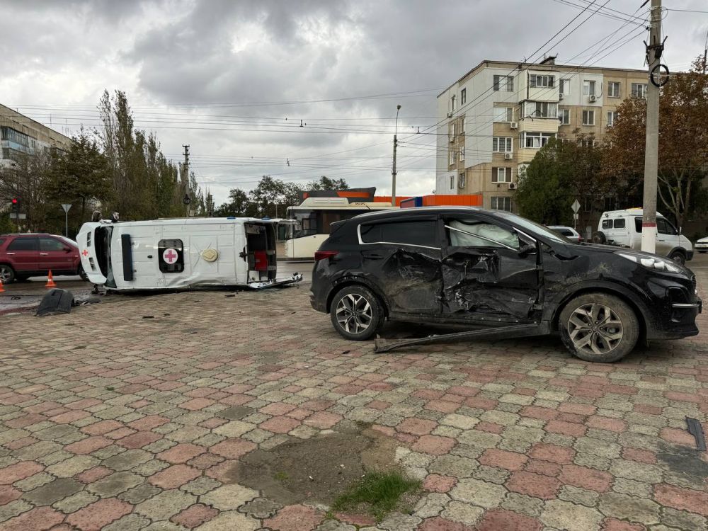 Сотрудники полиции в г. Керчи проводят проверку по факту ДТП с каретой скорой помощи, где пострадали пять человек Сотрудники полиции в г. Керчи проводят проверку по факту ДТП с каретой скорой помощи, где пострадали пять человек