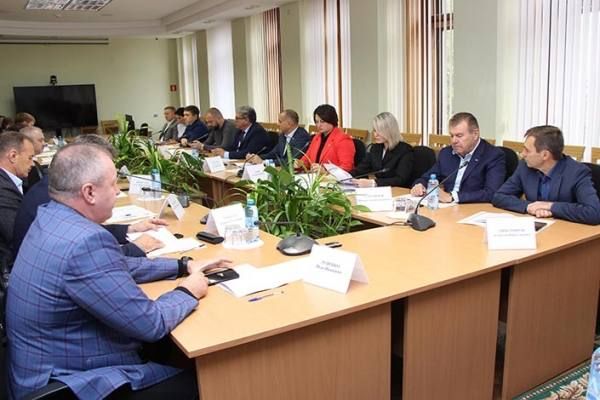 Реализацию мероприятий по газификции/догазификации населённых пунктов обсудили на заседании Комитета по строительству, жилищной политике и топливно-энергетическому комплексу под председательством Валерия Коваленко. Реализацию мероприятий по газификции/догазификации населённых пунктов обсудили на заседании Комитета по строительству, жилищной политике и топливно-энергетическому комплексу под председательством Валерия Коваленко.