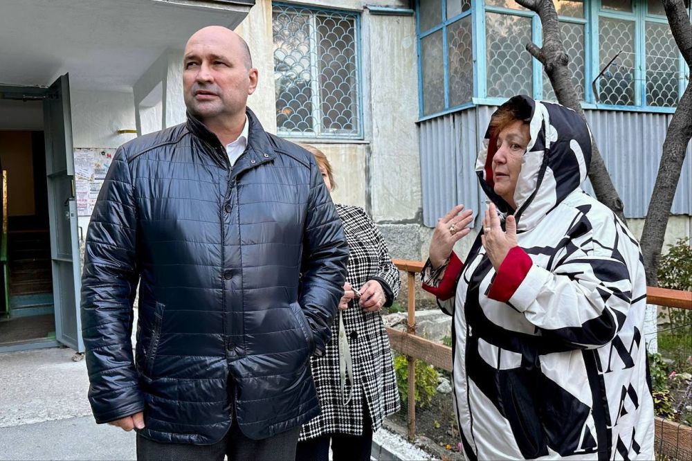 Владимир Немцев: Накануне встретился с жителями домов №30 и №34 по улице Репина, чтобы проверить качество исполнения наказов избирателей Владимир Немцев: Накануне встретился с жителями домов №30 и №34 по улице Репина, чтобы проверить качество исполнения наказов избирателей