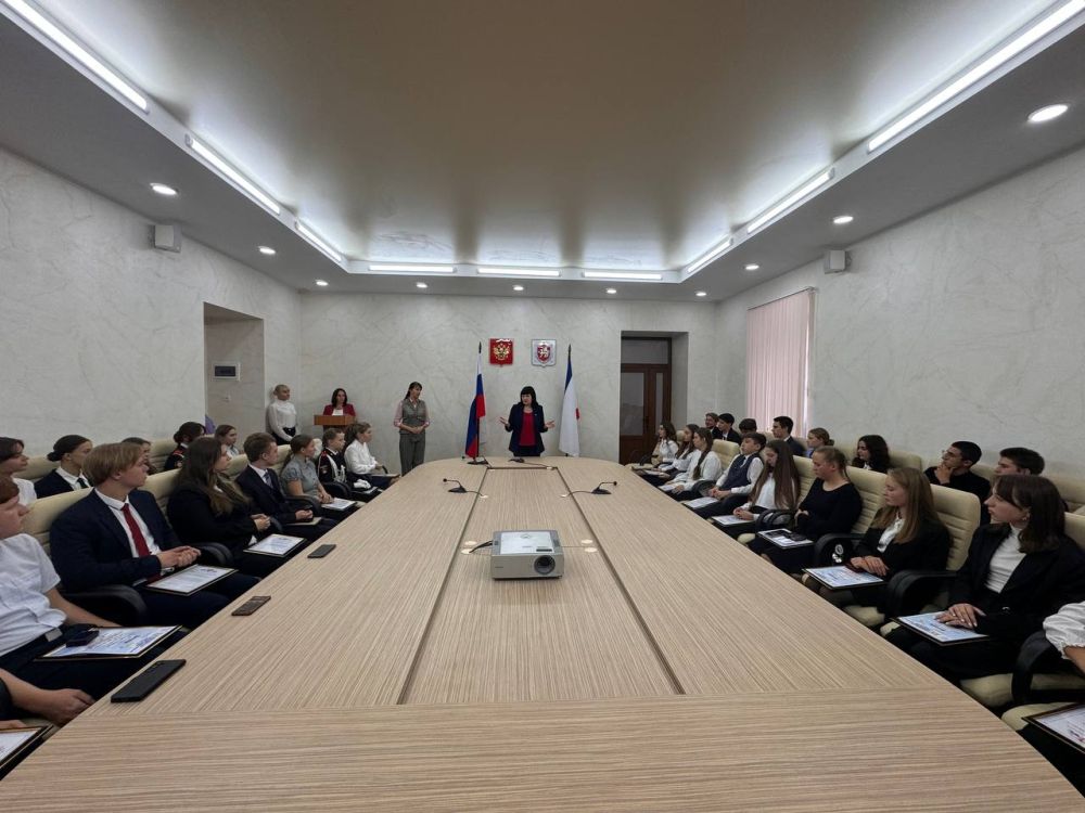 Валентина Лаврик: В актовом зале Министерства образования, науки и молодёжи Республики Крым прошла торжественная церемония награждения 100 лучших учащихся - стипендиатов Совета министров Республики Крым Валентина Лаврик: В актовом зале Министерства образования, науки и молодёжи Республики Крым прошла торжественная церемония награждения 100 лучших учащихся - стипендиатов Совета министров Республики Крым