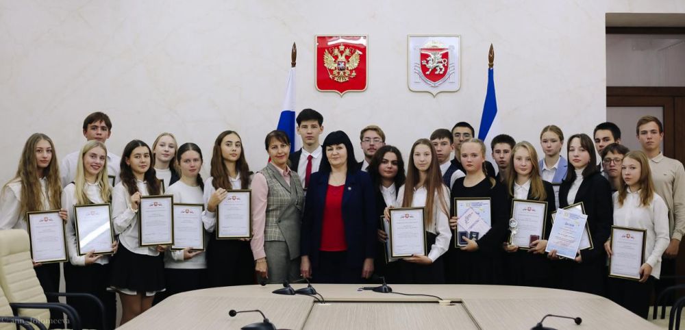 Валентина Лаврик: В актовом зале Министерства образования, науки и молодёжи Республики Крым прошла торжественная церемония награждения 100 лучших учащихся - стипендиатов Совета министров Республики Крым Валентина Лаврик: В актовом зале Министерства образования, науки и молодёжи Республики Крым прошла торжественная церемония награждения 100 лучших учащихся - стипендиатов Совета министров Республики Крым