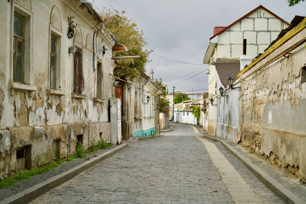Старый город Евпатории - это не просто часть города, это его душа, его сердце, его история, которую нельзя просто прочитать в книге, ее нужно прочувствовать Старый город Евпатории - это не просто часть города, это его душа, его сердце, его история, которую нельзя просто прочитать в книге, ее нужно прочувствовать