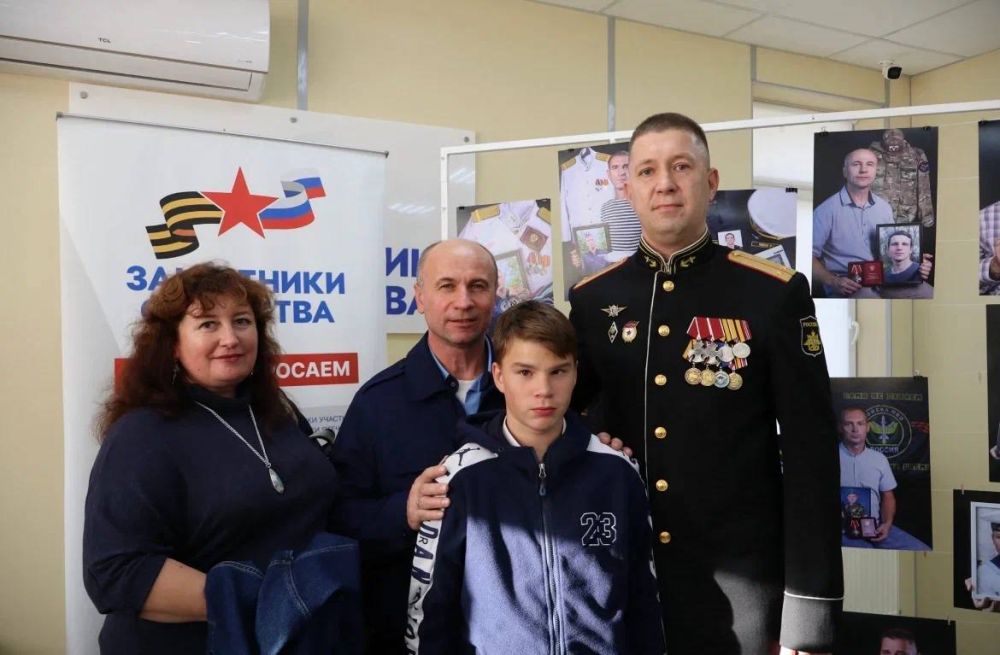 «Отец Героя»: в преддверии Дня Отца в Севастополе открылась фотовыставка «Отец Героя»: в преддверии Дня Отца в Севастополе открылась фотовыставка