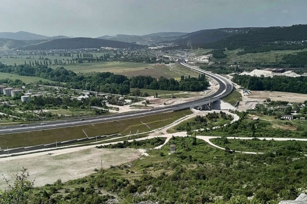 В Крыму ремонтируют 351 дорогу в этом году В Крыму ремонтируют 351 дорогу в этом году