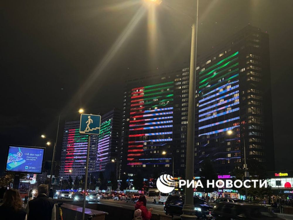 Новости к этому часу:. В Москву с официальным визитом прибыл президент ОАЭ Мухаммед ибн Заид Аль Нахайян. Здания в Москве... Новости к этому часу:. В Москву с официальным визитом прибыл президент ОАЭ Мухаммед ибн Заид Аль Нахайян. Здания в Москве...